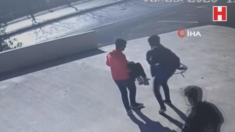 Sosyal medya için video çeken gence bayıltana kadar dayak