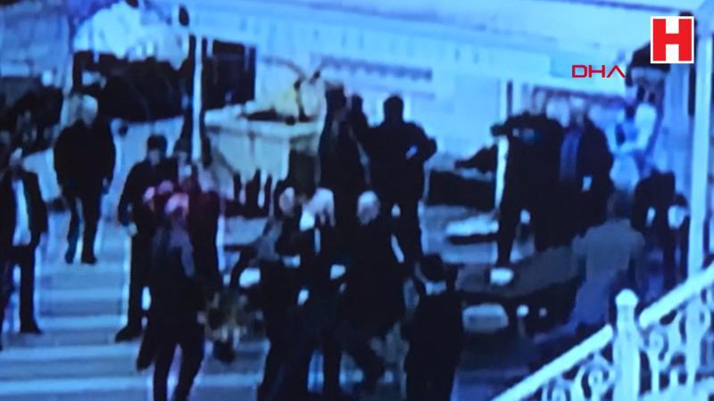 Pendik'te cami avlusundaki kavga kamerada