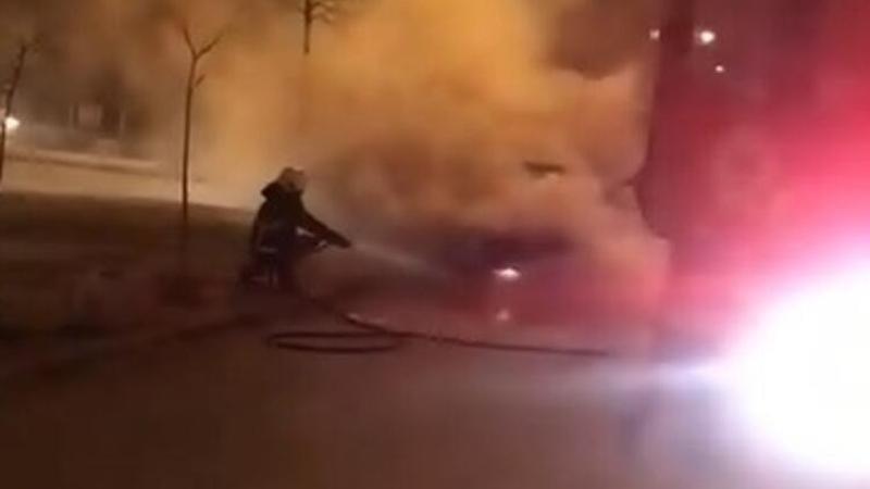 Seyir halindeki kamyonet alev aldı