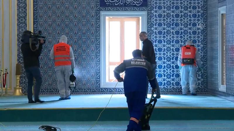 Corona virüse karşı camiler dezenfekte edildi