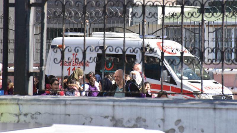 Sultangazi'de okuldaki dezenfekte çalışmalarında 11 öğrenci rahatsızlandı