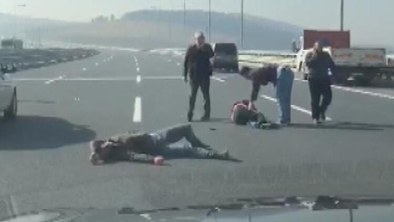 Kaza sonrası tekme ve yumruklar havada uçuştu