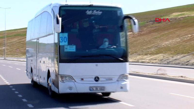 Avrupa'dan gelen Türkleri taşıyan uçak indi