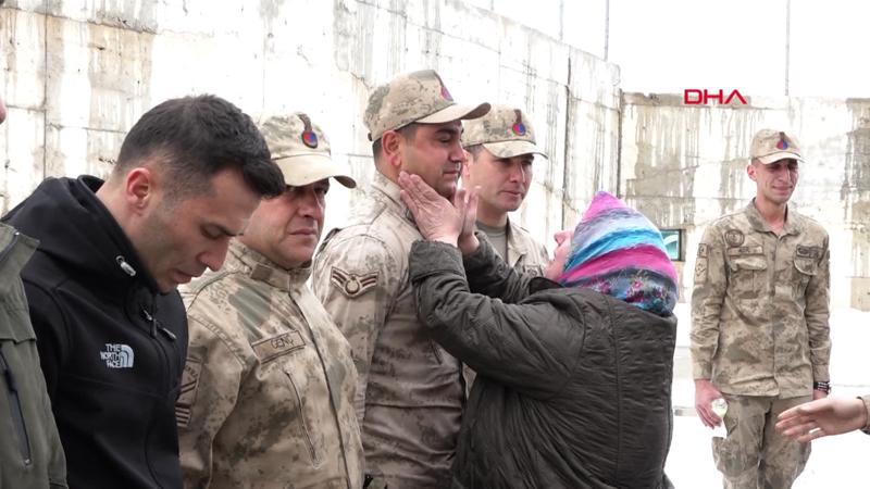 Van'da çığ bölgesini ziyaret eden şehit aileleri duygulandı