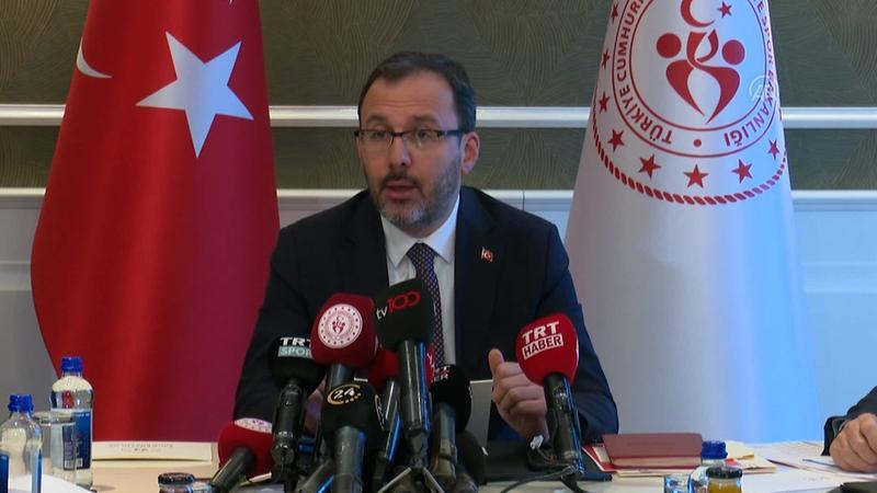 Bakan Kasapoğlu: Liglerin ertelenmesine karar verdik