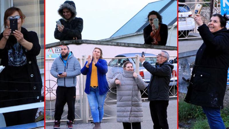 Adanalı kemancının müzik performansını mahalle sakinleri sokakta dinledi