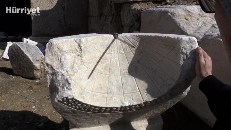 Laodikya'da 2 bin yıllık güneş saati bulundu