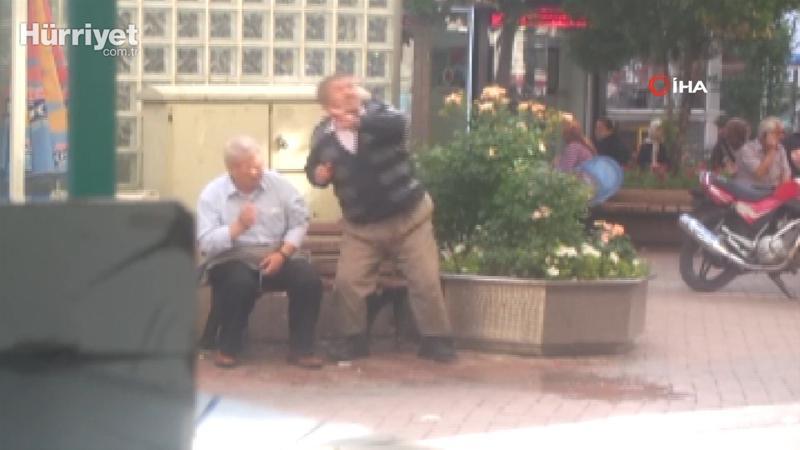 Bankta oturan yaşlılara sulu ikaz