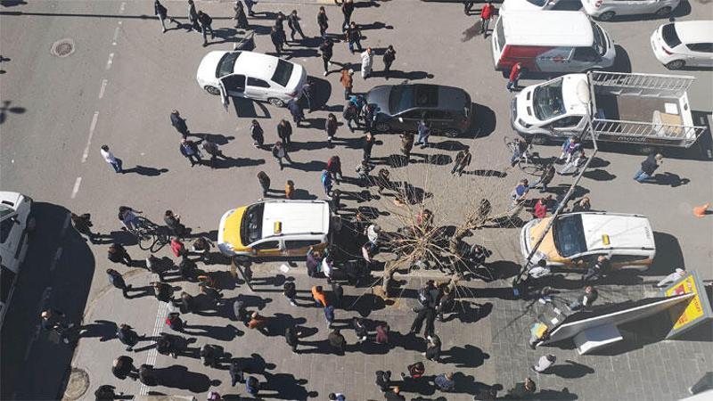 Sürücülerin kavgasında ortalık savaş alanına döndü