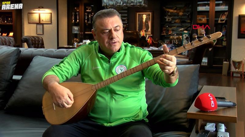 Kendisini karantinaya alan Hasan Kartal bağlama öğreniyor