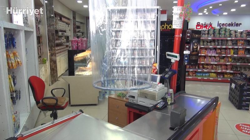 Niğde'de market kasiyerine naylonla 'koronavirüs' önlemi
