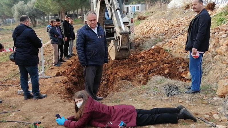BİYOM merkezindeki çalışmayı durdurmak için kepçenin önüne yattı
