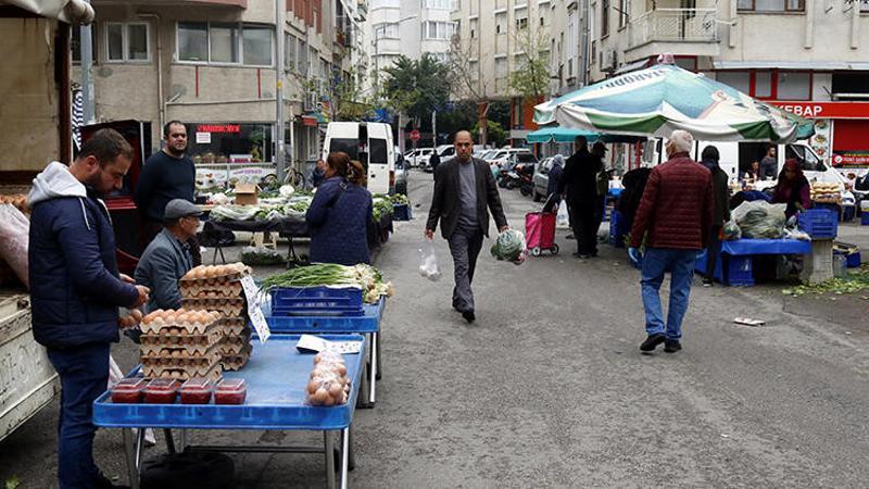 Corona virüs önlemleri kapsamında pazarlarda bazı tezgahlar kapalı kaldı