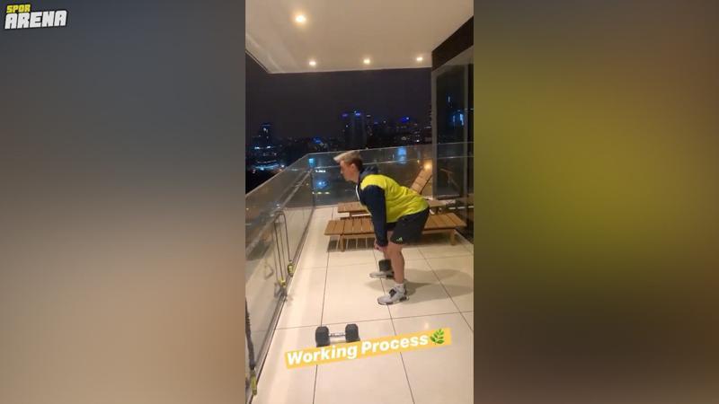Max Kruse böyle paylaştı! Evde çalışıyor...