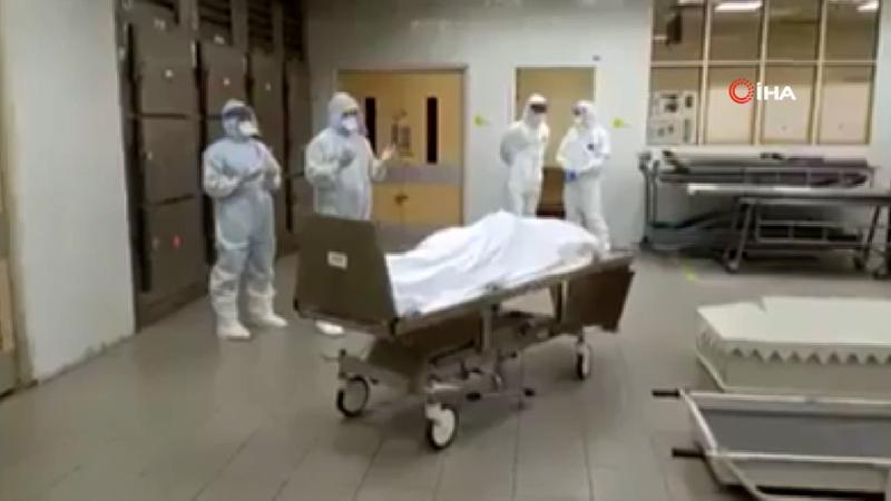 Koronadan hayatını kaybeden 2 Müslüman doktor için cenaze namazı kılındı