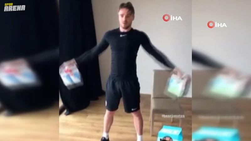Rienstra hem çocuk baktı hem de antrenman yaptı