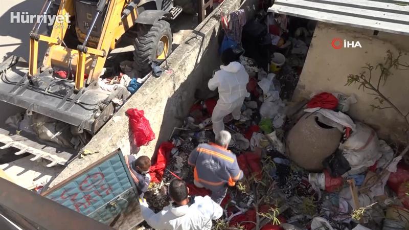 Mersin'de bir evden 15 ton çöp çıktı