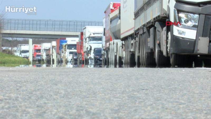 İstanbul çıkışlarındaki koronavirüs denetim kuyruğu
