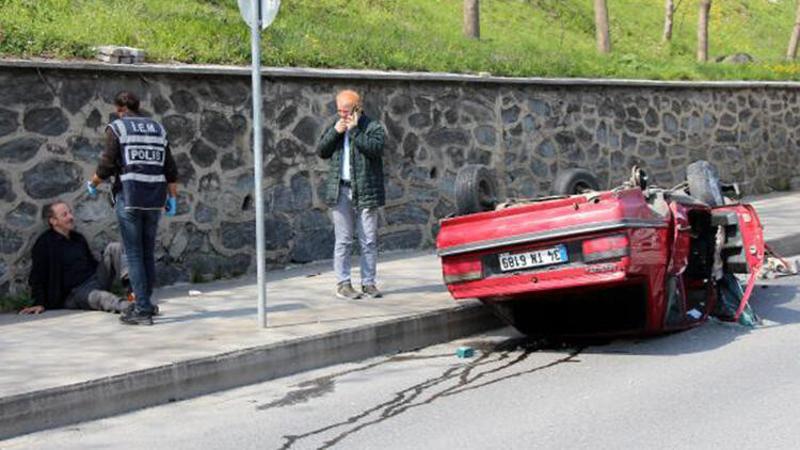 Hurdaya dönen otomobilden burnu bile kanamadan çıktı
