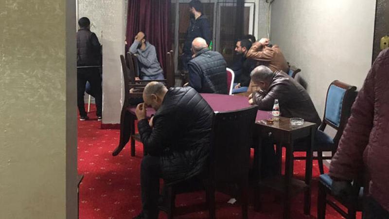 Koronavirüse rağmen 26 kişi kahvehanede yakalandı