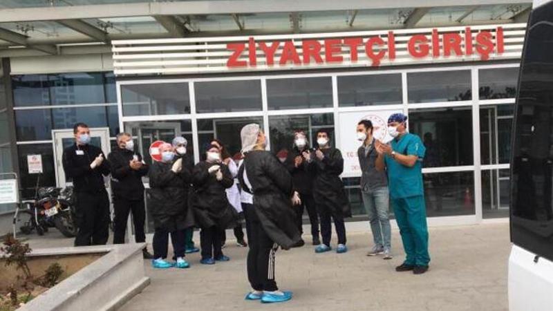 Kırklareli'nin ilk koronavirüs hastası, alkışlarla taburcu edildi