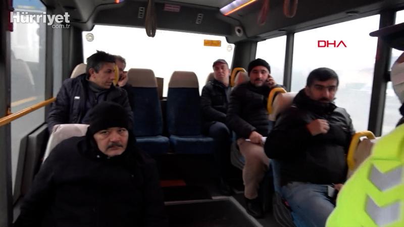 Ayakta yolcu taşıyan minibüsten sağlık görevlileri çıktı