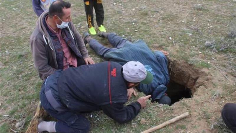 Konya'da 1 metre çapında, 2 metre derinliğinde obruk oluştu