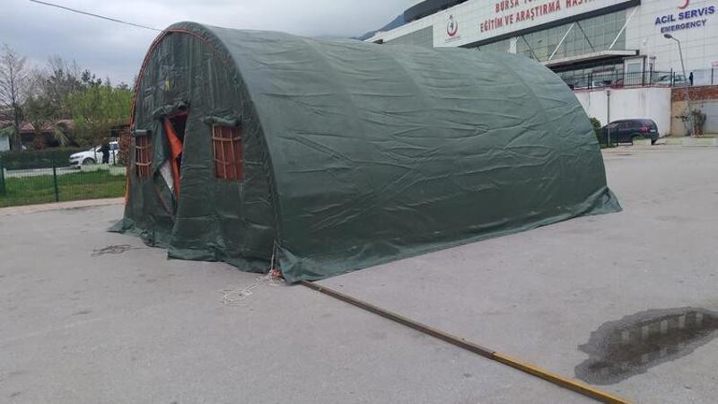 Bursa'da hastane bahçelerine triaj çadırları kuruldu