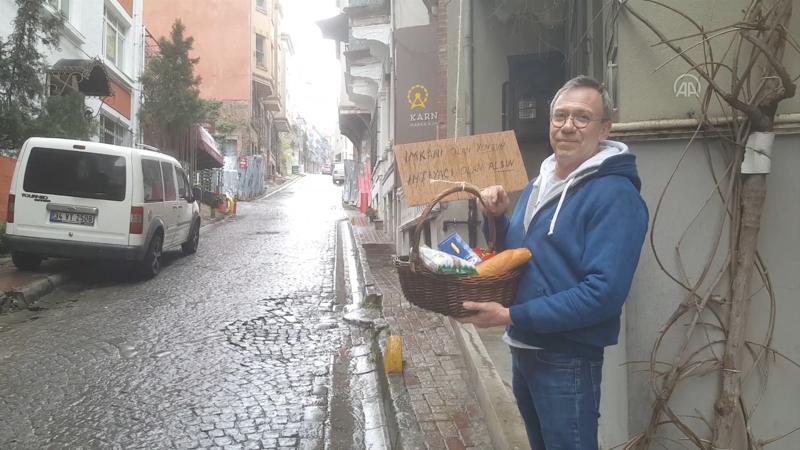 Evden sarkıttığı gıda sepetiyle ihtiyaç sahiplerine destek oluyor