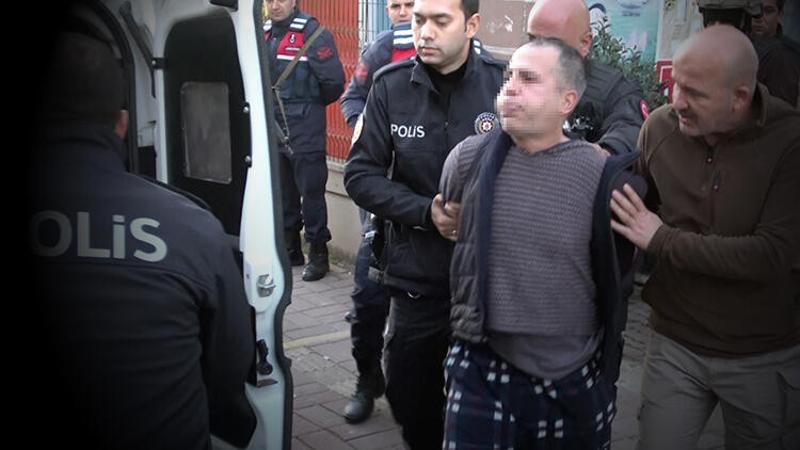 Birlikte yaşadığı kadını rehin aldı, 'Koronavirüslüyüm' diyerek polise tükürdü