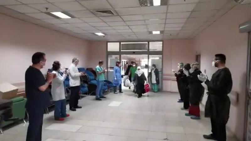 Corona virüs tedavisi tamamlanan 20 kişi alkışlar arasında taburcu oldu