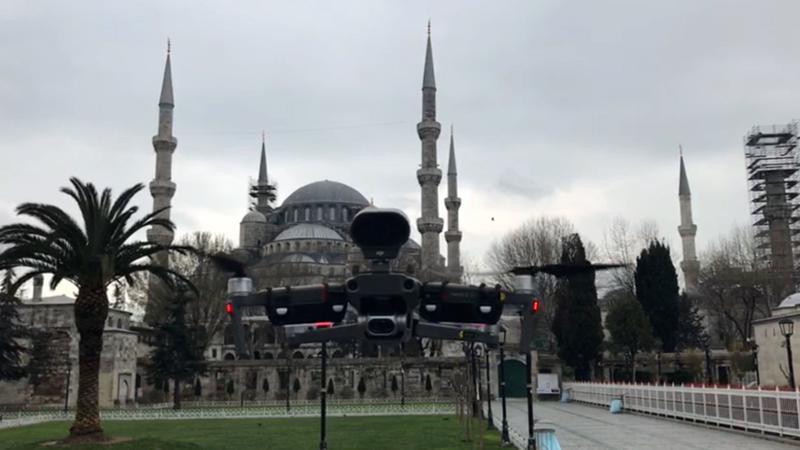 İstanbul'da polis drone ile Corona Virüsü uyarısı yapıyor