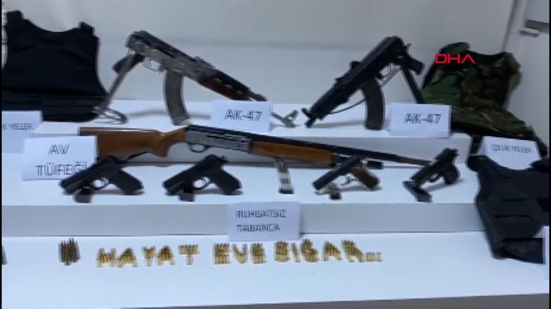 Beyoğlu'nda çatışan gruba operasyon: Kalaşnikoflar ele geçirildi