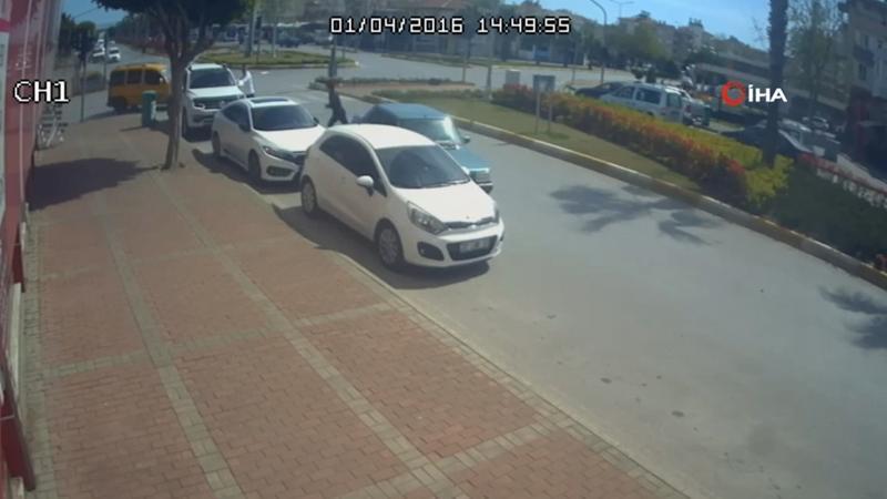 Drift atan ehliyetsiz genç, polisi görünce aracını bırakıp kaçtı, sahibi gazetecileri tehdit etti