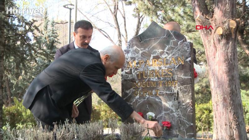 MHP lideri Bahçeli, vefatının 23'üncü yılında Alparslan Türkeş'in mezarını ziyaret etti
