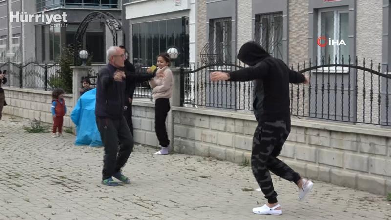 "Mahalleli sıkılmasın" dediler, kamyon kasasından 'göbek attırdılar'