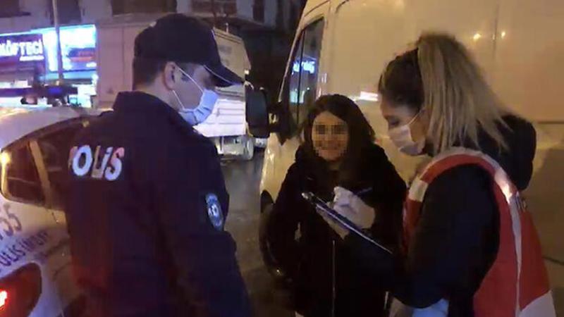 Sahilde yürüyüşe çıkarak yasağa uymayan genç kıza 3 bin lira ceza