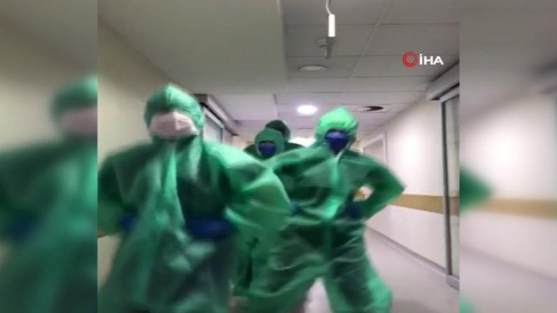 Yoğun bakım çalışanlarından 'Penguen dansı'
