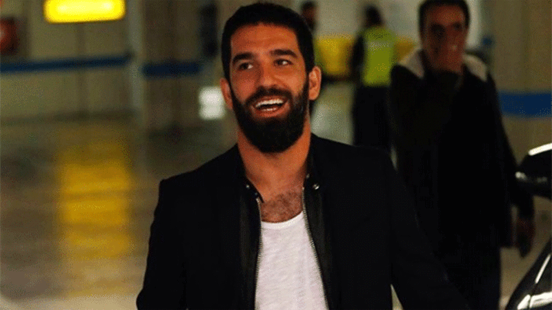 Arda Turan Spor Arena'ya özel duyurdu! 'Yeni bir projemiz var 100 bin maske yaptırmayı düşünüyoruz'