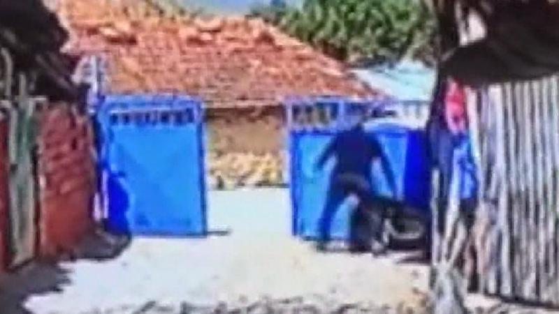 Vefa Sosyal Destek Grubu'ndan geliyoruz deyip, hırsızlık yaptılar