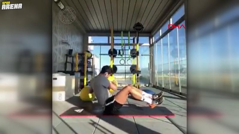 Fenerbahçeli futbolcular idmanlara ara vermiyor