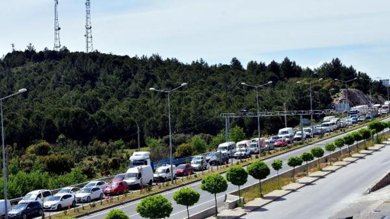 Muğla'da 4 kilometrelik araç kuyruğu