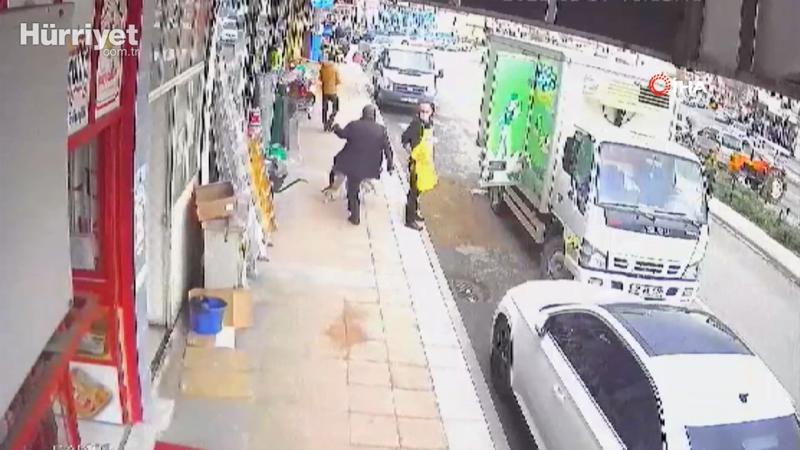 Kaldırımda duran hamile köpeğe böyle tekme attı