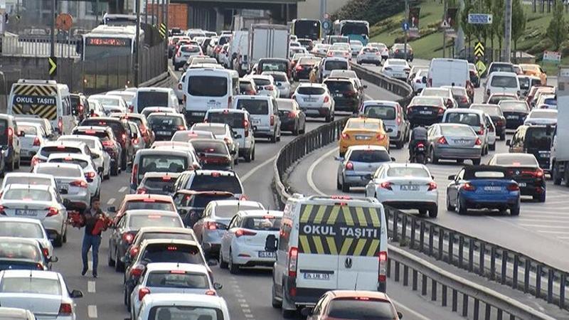 İstanbul'da bazı noktalarda trafik yoğunluğu oluştu