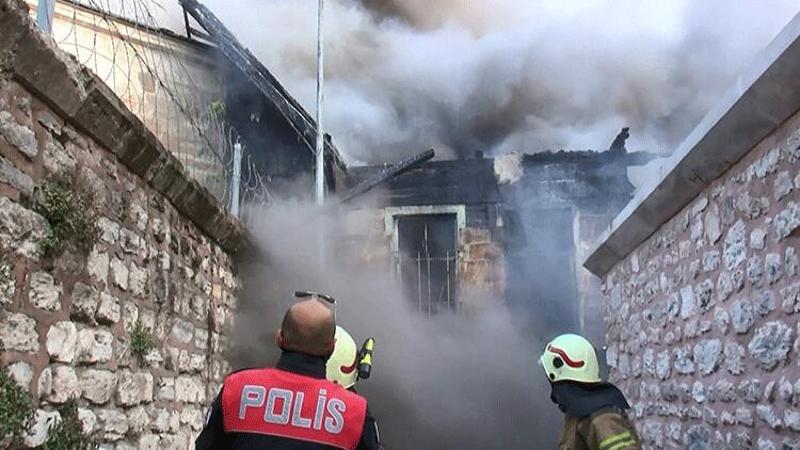 Fatih'te yangın paniği