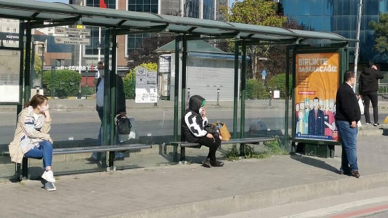 İşe gitmek için dakikalarca otobüs beklediler