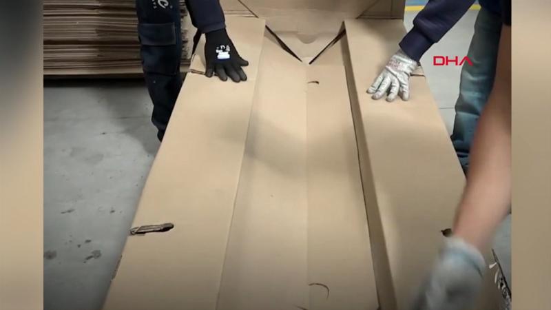 Kolombiya'da tabuta dönüşebilen yatak üretildi