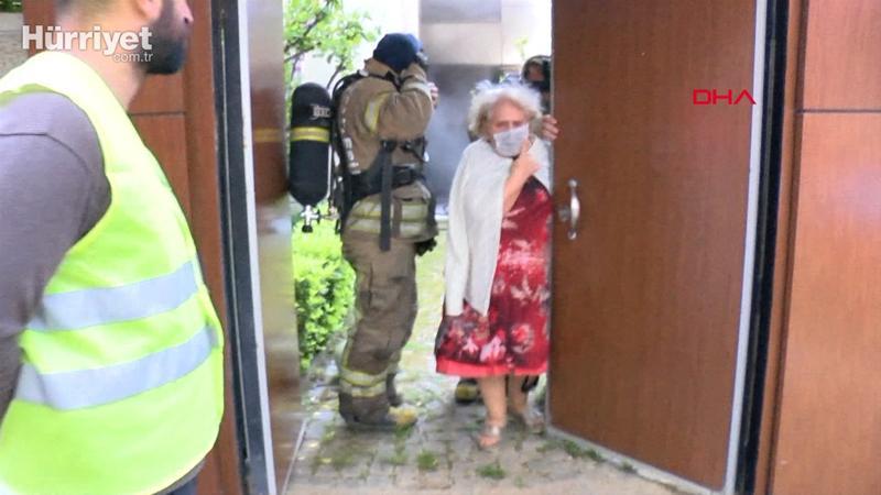 Kadıköy'de çıkan yangında dumandan etkilendiler