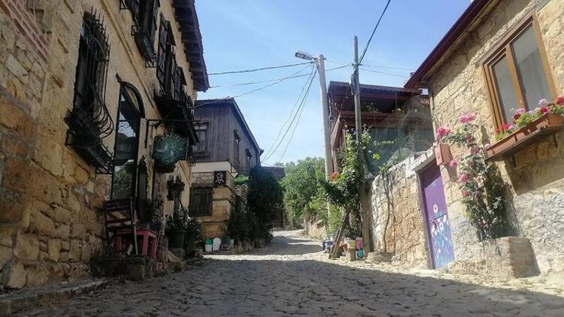 Bu köyde fotoğraf çekmek parayla