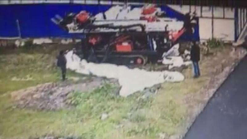 Sultanbeyli'de TIR getirip sondaj makinesini çaldılar